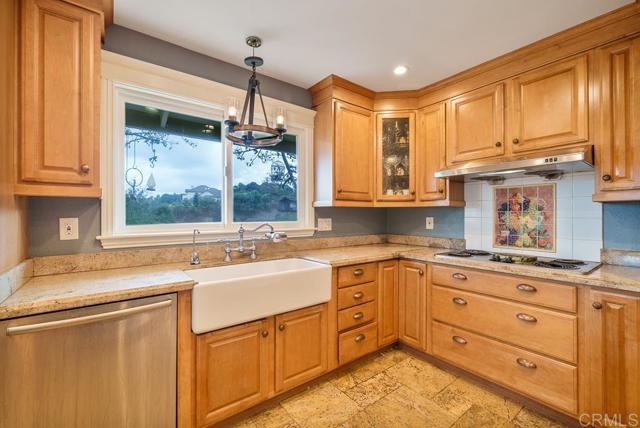 2719 Via Del Robles, Fallbrook CA: https://media.crmls.org/mediaz/10b52d31-4baa-4c7f-954e-be48031e6210.jpg
