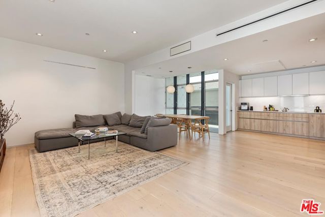 825 N Kings Road, West Hollywood CA: https://media.crmls.org/mediaz/10b615d0-8777-467f-a469-dce34a5a17db.jpg