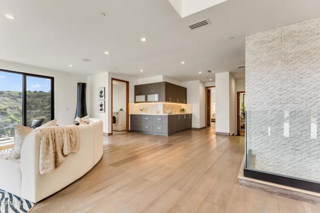 Detail Gallery Image 17 of 69 For 12480 Viewcrest Rd, Los Angeles,  CA 91604 - 5 Beds | 7 Baths