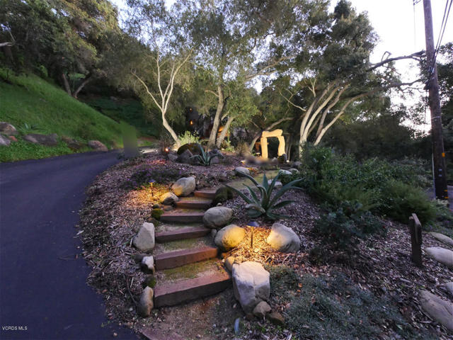 2442 Valley Meadow Drive, Oak View CA: https://media.crmls.org/mediaz/10b6a9cc-cb6d-4e4a-b18c-e189e017761b.jpg