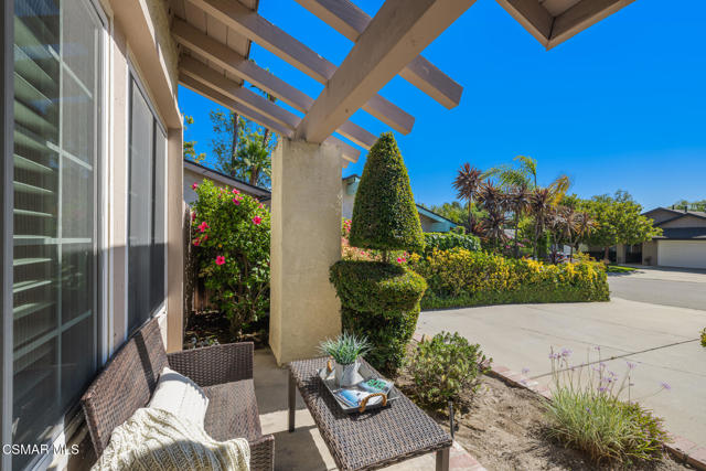 1569 Burning Tree Drive, Thousand Oaks CA: https://media.crmls.org/mediaz/10b71ef0-ec1d-4832-ac25-64b8805b0a15.jpg