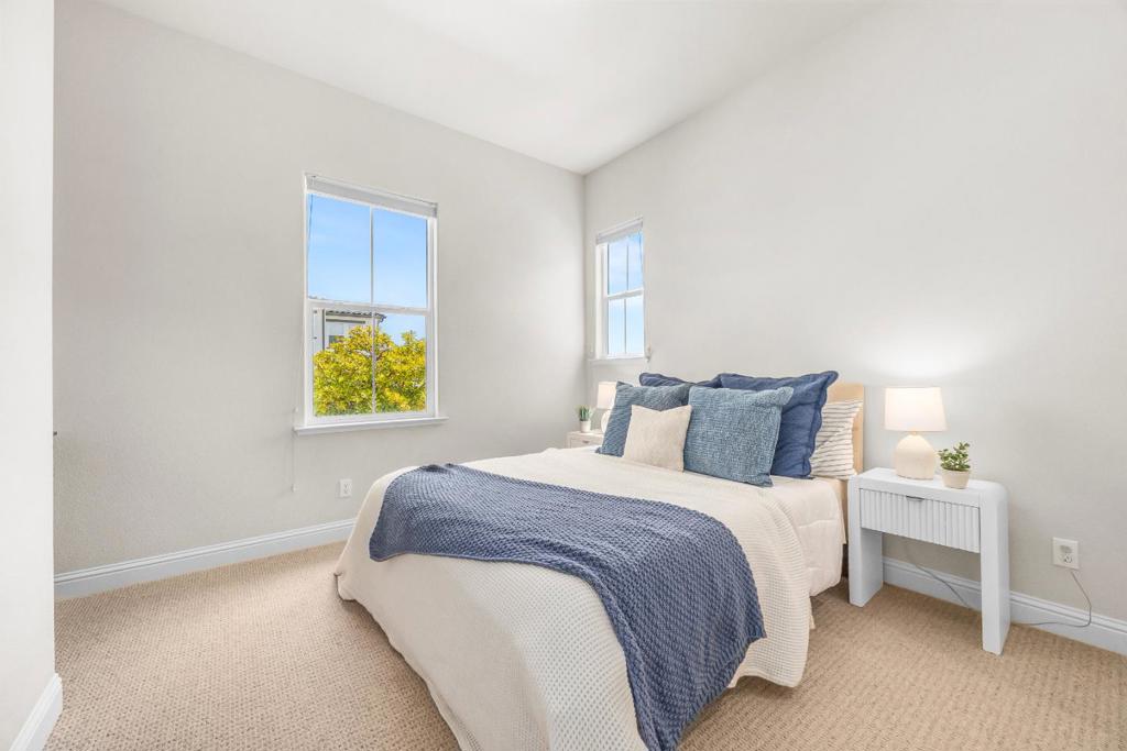 https://media.crmls.org/mediaz/10b752fc-cc04-469c-9d16-77cb66588946.jpg?preset=X-Large