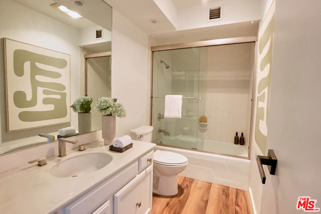 10790 Wilshire Boulevard, Los Angeles CA: https://media.crmls.org/mediaz/10b79895-df99-4cf3-ab67-4da114aa00d3.jpg