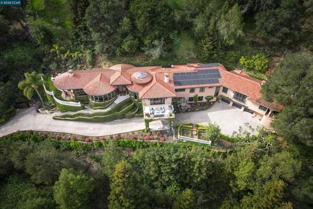 42 Tappan Ln, Orinda CA: https://media.crmls.org/mediaz/10b7df55-97db-4b89-b6c9-2a4b413af6fb.jpg