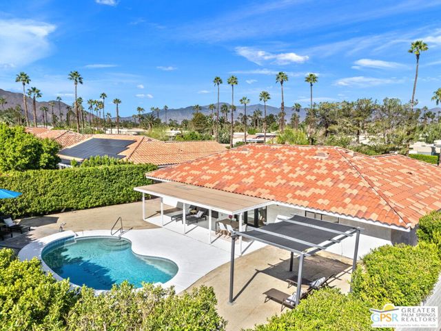 1489 E Francis Drive, Palm Springs CA: https://media.crmls.org/mediaz/10b7e0f0-cf12-4d34-a12a-07bcd5790377.jpg