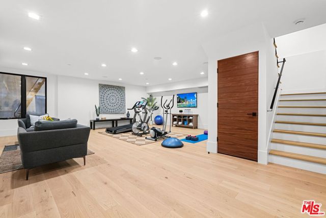 4153 Vantage Avenue, Studio City CA: https://media.crmls.org/mediaz/10b80667-2e28-4453-84e3-0cdc4508bd55.jpg