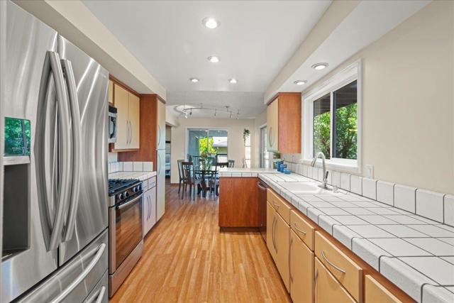878 Hillcrest Drive, Redwood City CA: https://media.crmls.org/mediaz/10b8534c-e630-44f9-87ab-1bcca7322598.jpg