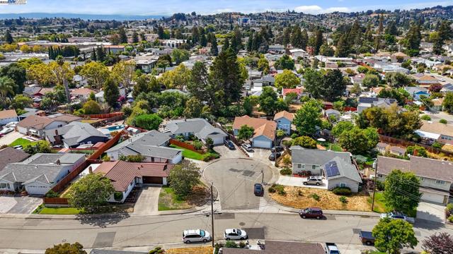 20089 Meadowlark Dr, Castro Valley CA: https://media.crmls.org/mediaz/10b8a38b-2275-46e7-8ca5-d3bbebf34bc5.jpg
