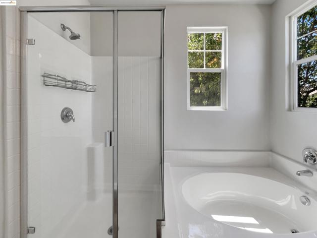 789 King Palm Ln, Brentwood CA: https://media.crmls.org/mediaz/10b94696-b5dd-4085-a700-e0d5dd253420.jpg