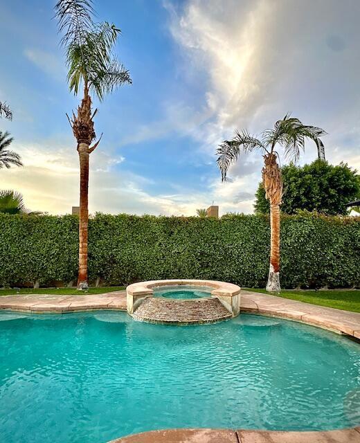16 Villaggio Place, Rancho Mirage CA: https://media.crmls.org/mediaz/10b95da0-20f2-4bd2-acbb-79b56574b351.jpg