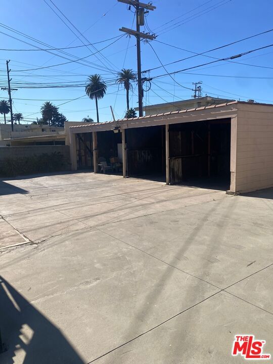 1549 S Wilton Place, Los Angeles CA: https://media.crmls.org/mediaz/10b9700d-e12e-458a-a57e-6f50ac84cad1.jpg