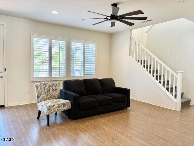 561 Whalen Way, Oxnard CA: https://media.crmls.org/mediaz/10ba0288-2e8c-4b3a-b567-63aaff2a6777.jpg