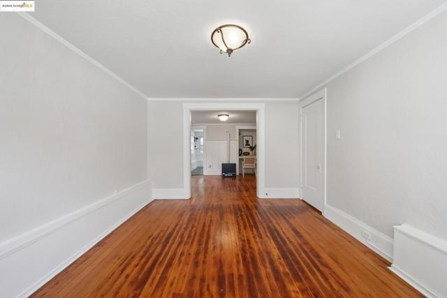 3116 Harrison St, Oakland CA: https://media.crmls.org/mediaz/10ba0305-8f60-42ad-b0fe-d14a46405465.jpg