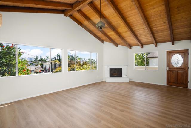 324 D Ave, Coronado CA: https://media.crmls.org/mediaz/10ba05e1-e939-4b0f-b92e-01a2e4c8f74c.jpg
