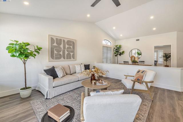1070 Porter Dr, Roseville CA: https://media.crmls.org/mediaz/10ba2639-0c5e-467b-bac8-19bd4cbdf401.jpg