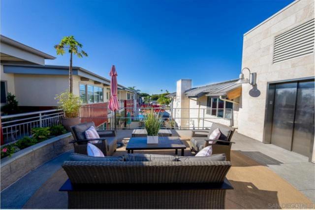 687 S Coast Highway, Encinitas CA: https://media.crmls.org/mediaz/10ba4015-25f0-42f6-aff4-f86c4eb14ac3.jpg