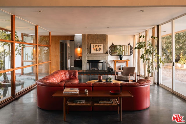 3307 Bonnie Hill Drive, Los Angeles CA: https://media.crmls.org/mediaz/10ba607c-95a2-45f1-b039-8df8177baf0a.jpg