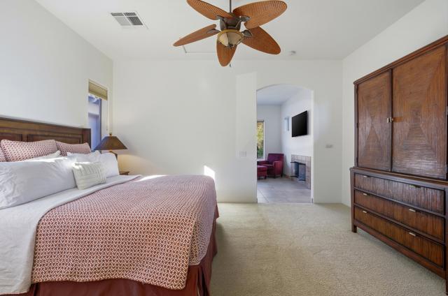 261 Loch Lomond Road, Rancho Mirage CA: https://media.crmls.org/mediaz/10bad212-1255-432e-9b17-403185034b54.jpg