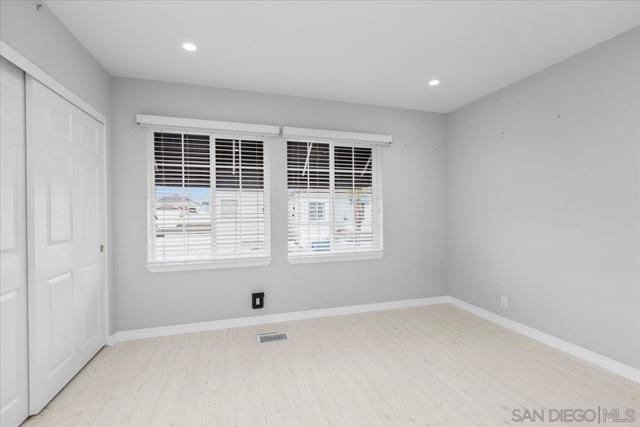 700 Lido Park Dr, Newport Beach CA: https://media.crmls.org/mediaz/10bb0236-610f-4984-aaa3-61aafcd57fcd.jpg