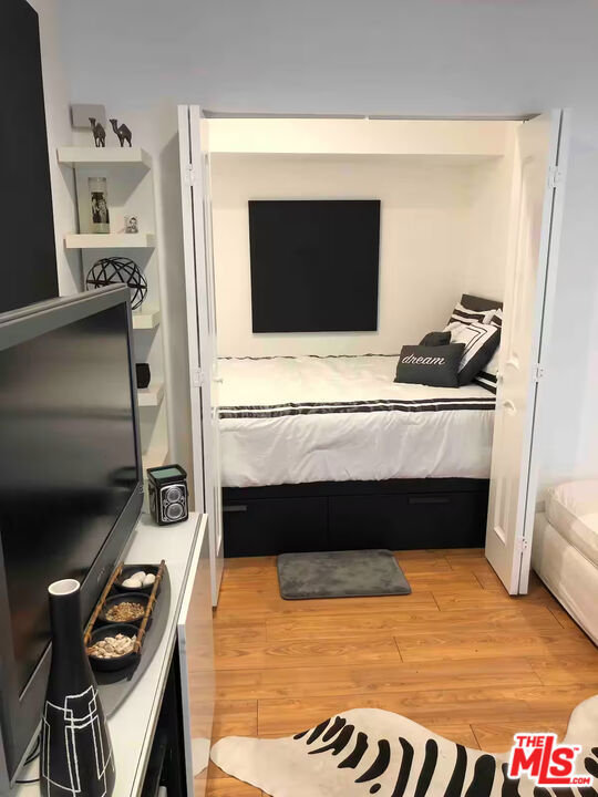 2225 N Cahuenga Boulevard, Los Angeles CA: https://media.crmls.org/mediaz/10bb1640-9549-4699-8ed4-8f710ab5fd91.jpg