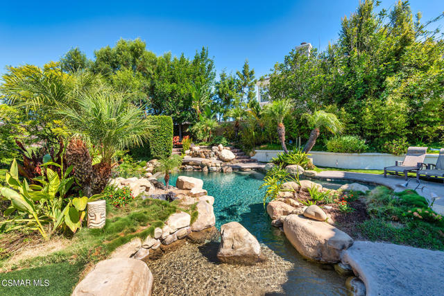 213 Heath Meadow Court, Simi Valley CA: https://media.crmls.org/mediaz/10bb650b-8b8c-4c3e-a5fd-d4e1f5fc6ac9.jpg