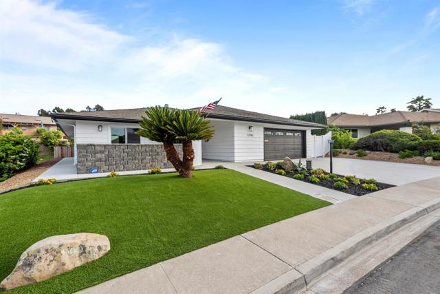 12195 San Tomas Pl, San Diego CA: https://media.crmls.org/mediaz/10bb6a50-071c-4127-b841-d89a505ac74e.jpg