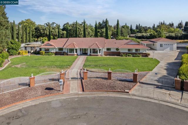 9822 Doyle Ct, Stockton CA: https://media.crmls.org/mediaz/10bbc312-10a7-4df4-a3b2-1204f678ae75.jpg