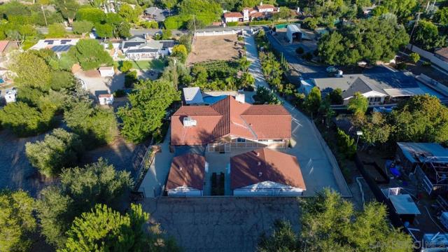 732 Hamilton Lane, Fallbrook CA: https://media.crmls.org/mediaz/10bbf514-cf66-45a0-8366-e769c790cb31.jpg