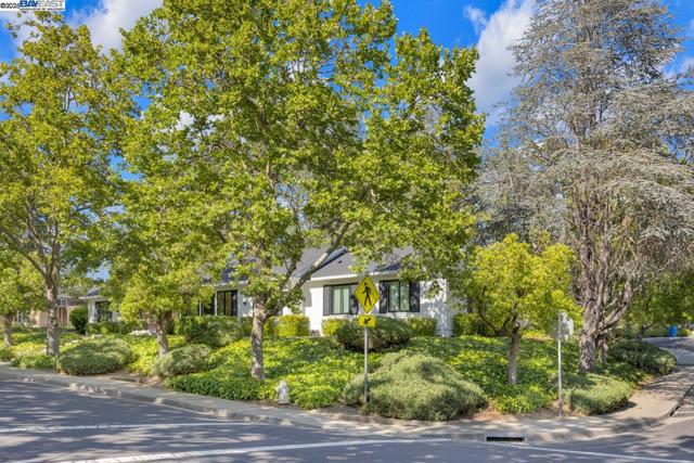 560 Old Orchard Drive, Danville CA: https://media.crmls.org/mediaz/10bc576c-0aa5-4870-9658-367eac9c5ef2.jpg