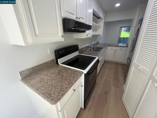 1800 Cannon Dr, Walnut Creek CA: https://media.crmls.org/mediaz/10bc59b3-a8b9-4328-a5ac-e3797754b83e.jpg