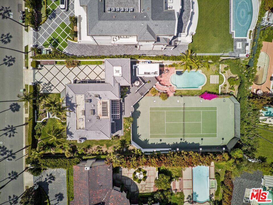 https://media.crmls.org/mediaz/10bc6d73-a1b9-4dde-8864-4b8437336170.jpg?preset=X-Large