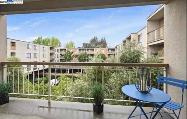 420 N Civic Dr., Walnut Creek CA: https://media.crmls.org/mediaz/10bd1cd0-8939-47ad-b3e7-698dbdb37f46.jpg