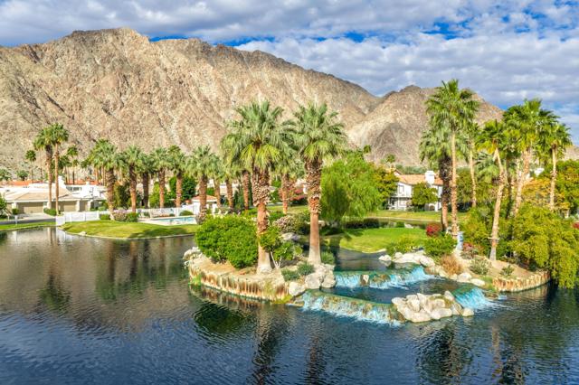 79798 Olympia, La Quinta CA: https://media.crmls.org/mediaz/10bdc8b7-d914-4227-89f8-b5129b0d8674.jpg