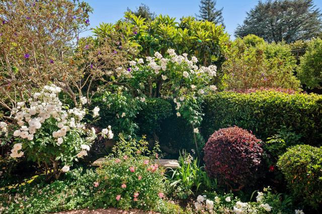 706 Edgewood Road, San Mateo CA: https://media.crmls.org/mediaz/10bdfa59-0294-43a6-8697-3e47fe5bd756.jpg