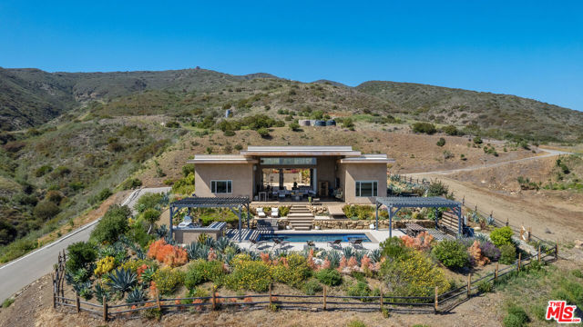 10715 Yerba Buena Road, Malibu CA: https://media.crmls.org/mediaz/10be2d5c-b854-4185-82cd-0aa20ce44fba.jpg