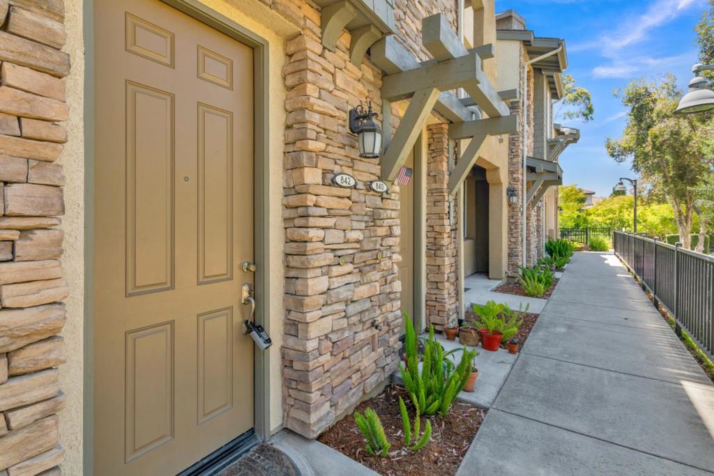 842 Tarragon Lane #1203