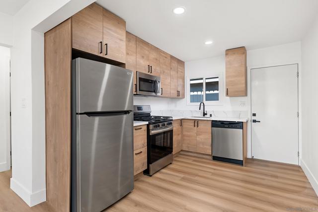 Image 41 of 60 For 4227 Swift Ave