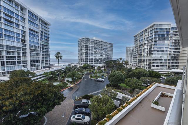 1770 Avenida Del Mundo, Coronado CA: https://media.crmls.org/mediaz/10be5ee9-9b62-4e4f-8af3-7c70829afaab.jpg