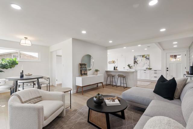 Detail Gallery Image 9 of 22 For 5977 Erlanger St, San Diego,  CA 92122 - 4 Beds | 2 Baths