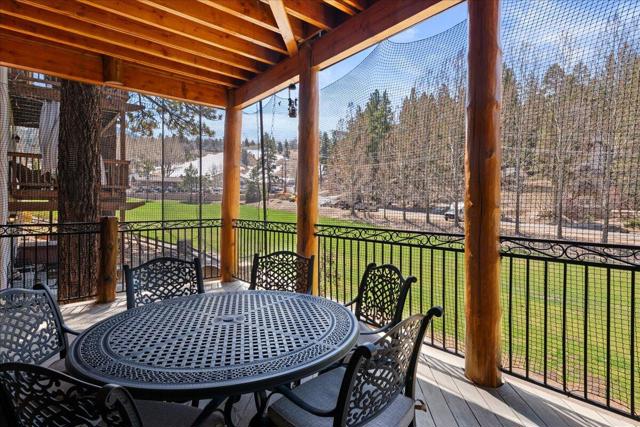 1215 Wolf Creek Court, Big Bear CA: https://media.crmls.org/mediaz/10bf56f4-e512-4d4a-9eb0-3496c3582d95.jpg