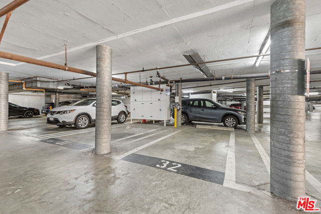 1340 S Beverly Glen Boulevard, Los Angeles CA: https://media.crmls.org/mediaz/10bf67ee-d92c-41ac-a7a5-e1256fd75463.jpg