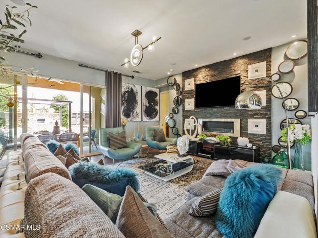 27636 Camellia Drive, Saugus CA: https://media.crmls.org/mediaz/10bf9d2f-73c3-4ece-9e93-fcfd03feee88.jpg