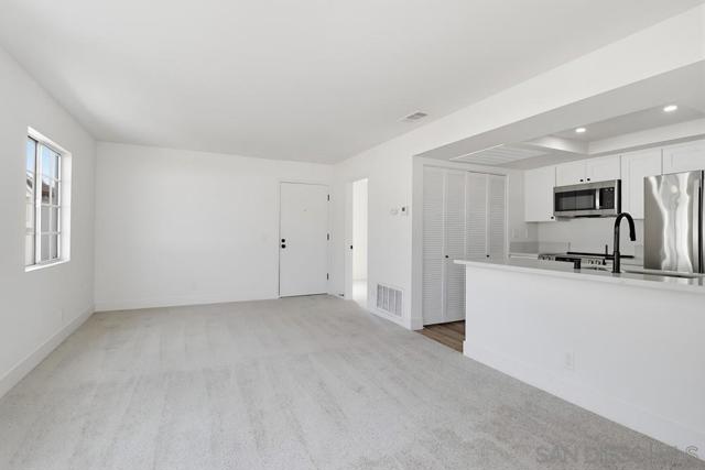 742 Eastshore Ter, Chula Vista CA: https://media.crmls.org/mediaz/10bfd9e8-ff84-4129-8b90-ee0d11785d03.jpg