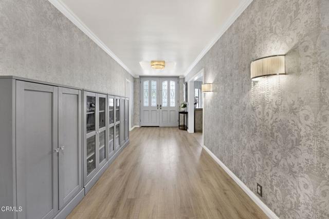 Detail Gallery Image 5 of 50 For 9816 Calvin Avenue, Northridge,  CA 91324 - 6 Beds | 4/2 Baths
