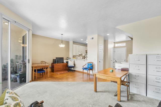 Detail Gallery Image 12 of 24 For 6151 Calle Mariselda #302,  San Diego,  CA 92124 - 2 Beds | 2/1 Baths