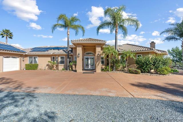 2255 Los Altos De Cerro, Ramona CA: https://media.crmls.org/mediaz/10c06979-d0fc-4148-b84f-28222a505e58.jpg