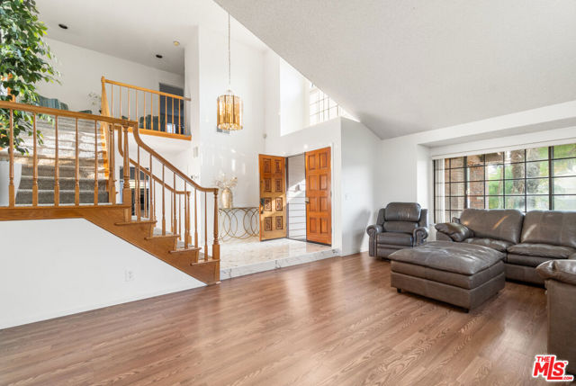 7637 Brunache Street, Downey CA: https://media.crmls.org/mediaz/10c0c304-24ad-4697-9873-0c60fd41819f.jpg