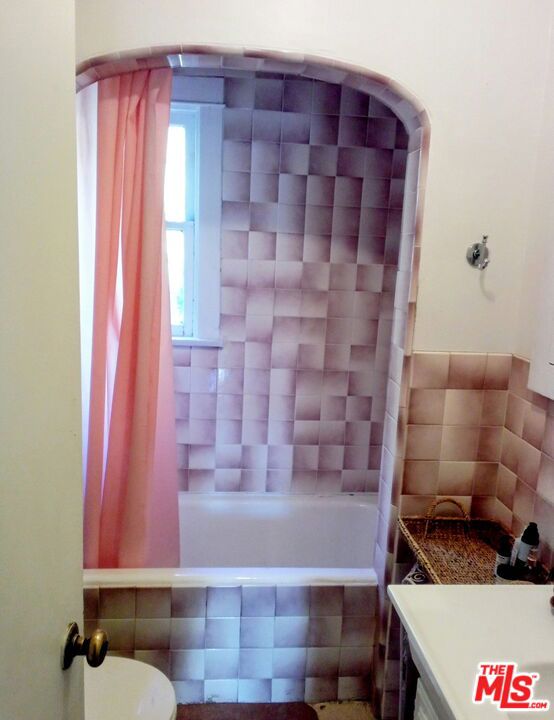 41 W Warner Street, Ventura CA: https://media.crmls.org/mediaz/10c10631-2267-4f33-816f-95296fd64cf3.jpg