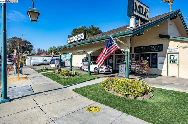 243 Rachael Pl, Pleasanton CA: https://media.crmls.org/mediaz/10c109a0-4bf7-4a32-adb1-377cb2e7668a.jpg