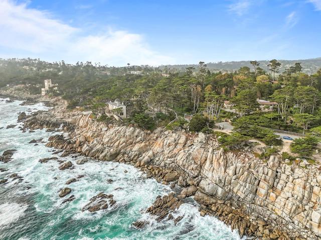 5 NE of 4th on Lopez, Carmel CA: https://media.crmls.org/mediaz/10c15e63-66fa-4c30-a2cf-df6842c15a56.jpg